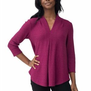 Cable & Gauge Fuchsia Textured V-neck Top